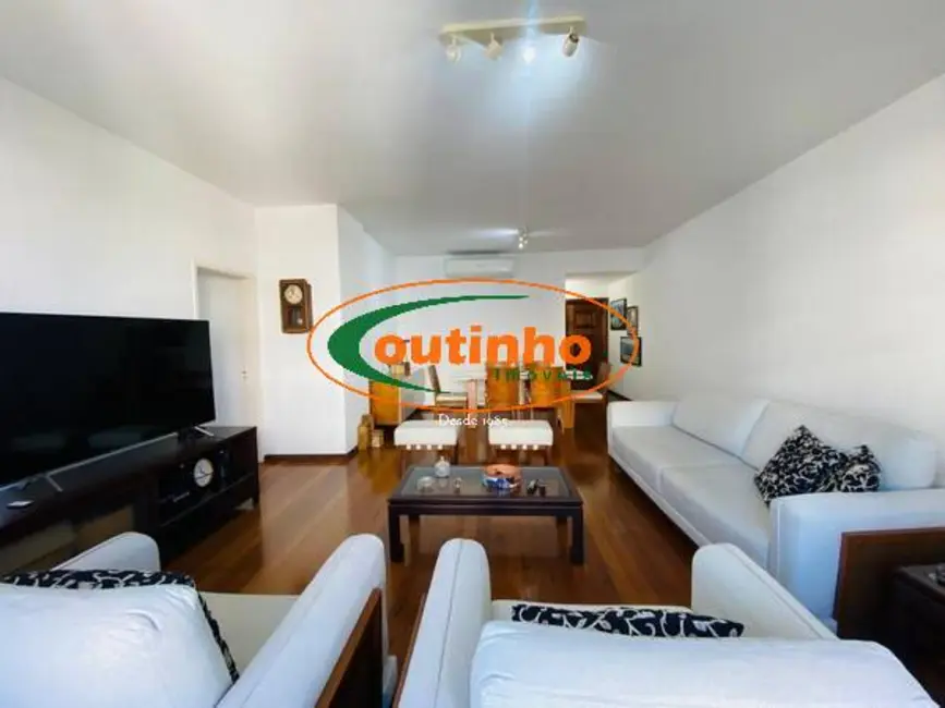 Apartamento com 3 quartos à venda, 130m2 em Tijuca, Rio De Janeiro - RJ - imagem 6 Foto 6 de Apartamento com 3 quartos à venda, 130m2 em Tijuca, Rio De Janeiro - RJ