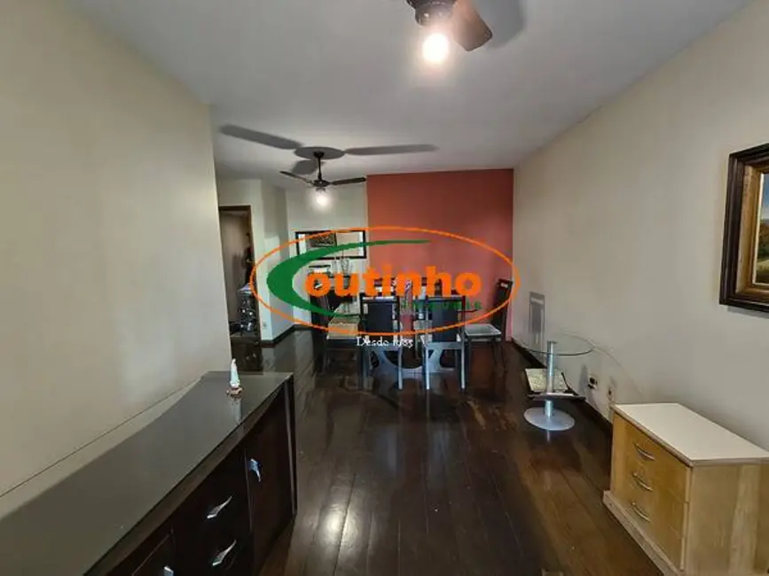 Apartamento com 3 quartos à venda, 110m2 em Tijuca, Rio De Janeiro - RJ - imagem 4 Foto 4 de Apartamento com 3 quartos à venda, 110m2 em Tijuca, Rio De Janeiro - RJ