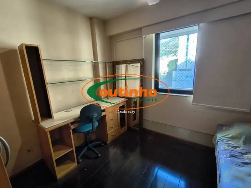 Apartamento com 3 quartos à venda, 110m2 em Tijuca, Rio De Janeiro - RJ - imagem 8 Foto 8 de Apartamento com 3 quartos à venda, 110m2 em Tijuca, Rio De Janeiro - RJ