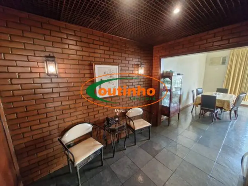 Apartamento com 3 quartos à venda, 138m2 em Tijuca, Rio De Janeiro - RJ - imagem 8 Foto 8 de Apartamento com 3 quartos à venda, 138m2 em Tijuca, Rio De Janeiro - RJ