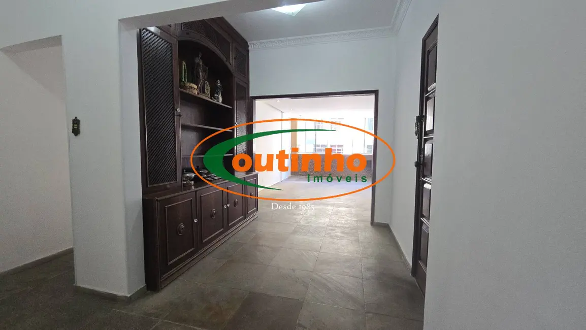 Apartamento com 3 quartos à venda, 124m2 em Tijuca, Rio De Janeiro - RJ - imagem 4 Foto 4 de Apartamento com 3 quartos à venda, 124m2 em Tijuca, Rio De Janeiro - RJ
