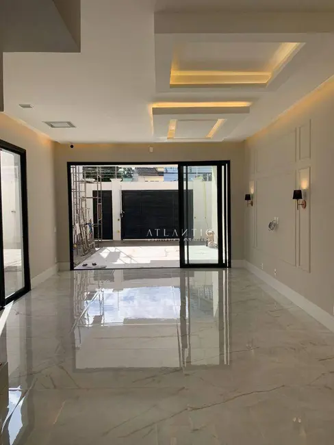 Foto 3 de Casa com 3 quartos à venda, 300m2 em Guarapari - ES