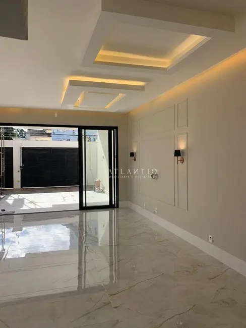Foto 2 de Casa com 3 quartos à venda, 300m2 em Guarapari - ES