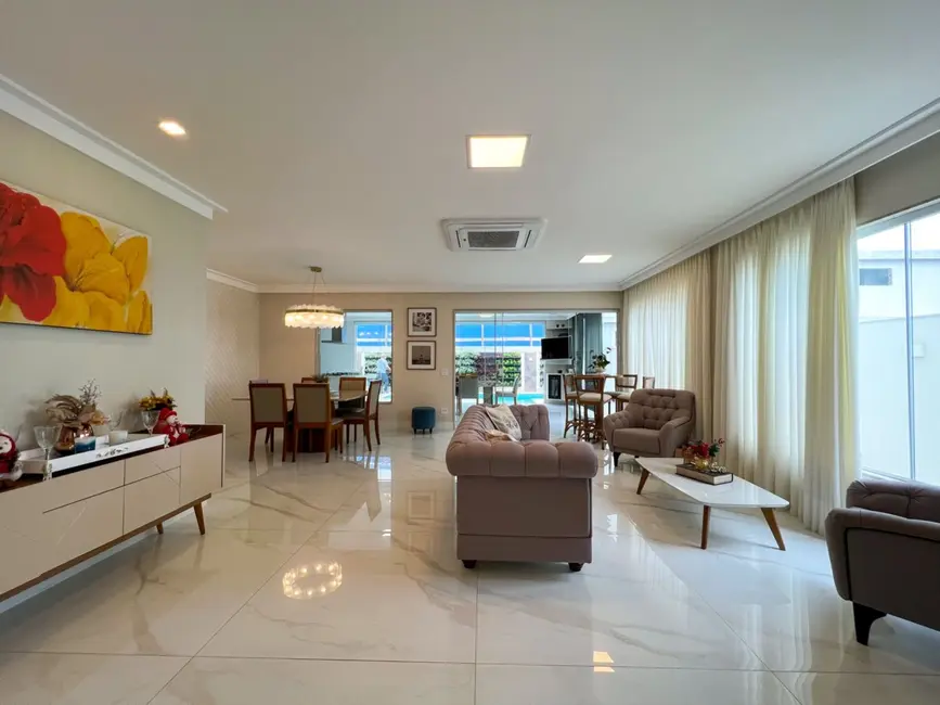 Casa de Condomínio com 4 quartos à venda, 300m2 em Guarapari - ES - imagem 3 Foto 3 de Casa de Condomínio com 4 quartos à venda, 300m2 em Guarapari - ES