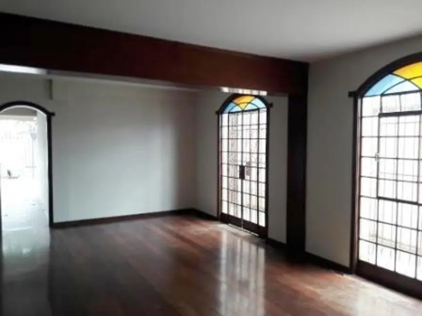 Foto 1 de Casa com 5 quartos à venda, 300m2 em Santa Tereza, Belo Horizonte - MG