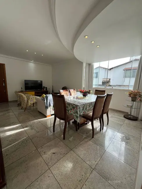 Foto 2 de Apartamento com 3 quartos para alugar, 120m2 em Santa Tereza, Belo Horizonte - MG