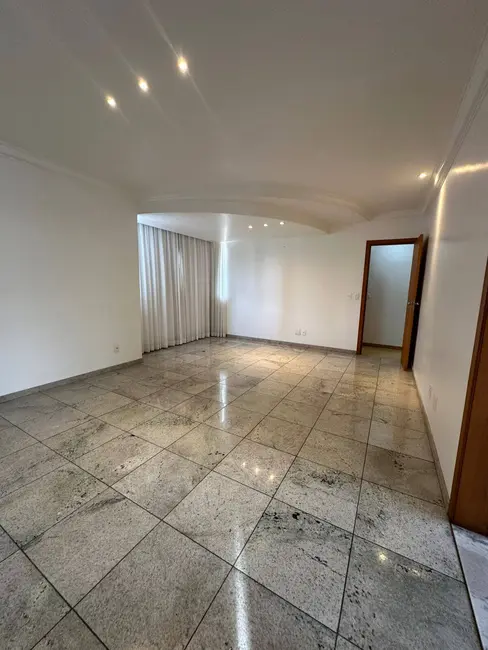 Foto 1 de Apartamento com 3 quartos para alugar, 105m2 em Santa Tereza, Belo Horizonte, MG