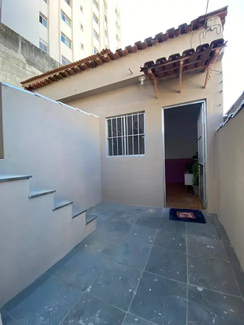 Foto 2 de Casa com 6 quartos à venda, 180m2 em Santa Efigênia, Belo Horizonte - MG