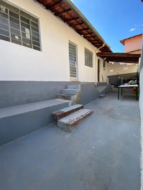 Casa com 3 quartos para alugar, 65m2 em Santa Tereza, Belo Horizonte - MG - imagem 1 Foto 1 de Casa com 3 quartos para alugar, 65m2 em Santa Tereza, Belo Horizonte - MG
