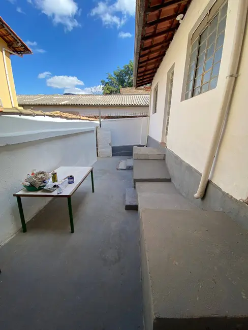 Casa com 3 quartos para alugar, 65m2 em Santa Tereza, Belo Horizonte - MG - imagem 3 Foto 3 de Casa com 3 quartos para alugar, 65m2 em Santa Tereza, Belo Horizonte - MG
