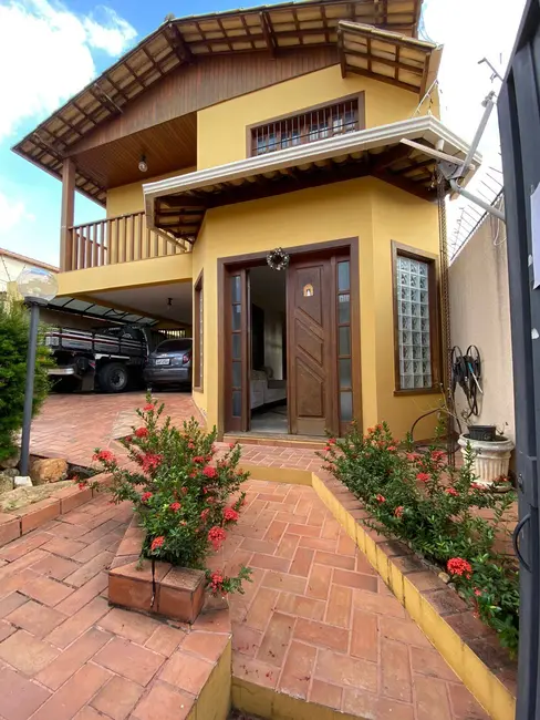 Foto 1 de Casa com 4 quartos à venda, 220m2 em Ipiranga, Belo Horizonte - MG