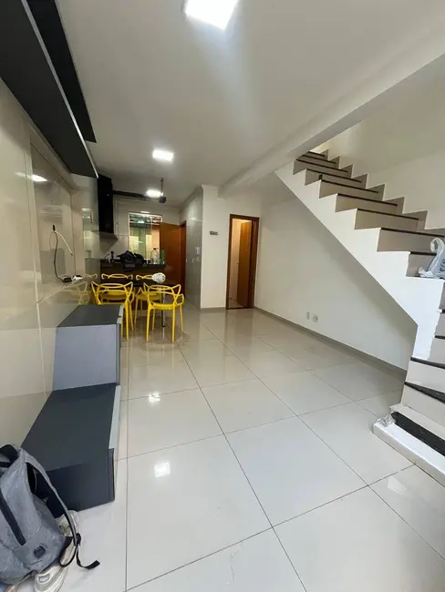 Foto 1 de Casa com 2 quartos para alugar, 130m2 em Contagem - MG