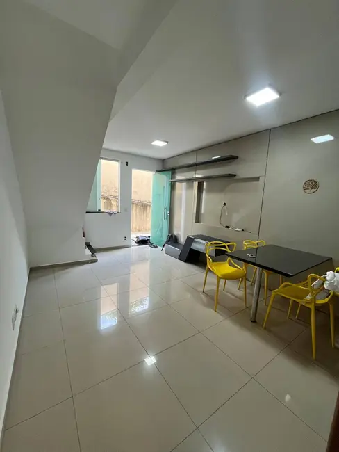 Foto 3 de Casa com 2 quartos para alugar, 130m2 em Contagem - MG