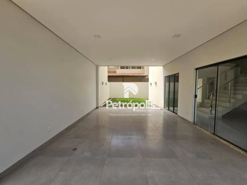 Foto 2 de Sobrado com 3 quartos à venda, 165m2 em Plano Diretor Sul, Palmas - TO