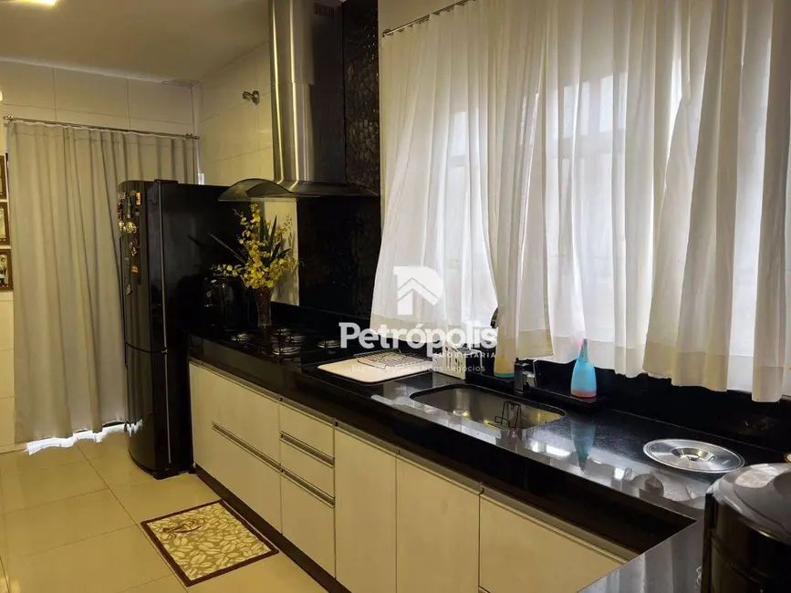 Sobrado com 3 quartos à venda, 275m2 em Plano Diretor Norte, Palmas - TO - imagem 5 Foto 5 de Sobrado com 3 quartos à venda, 275m2 em Plano Diretor Norte, Palmas - TO