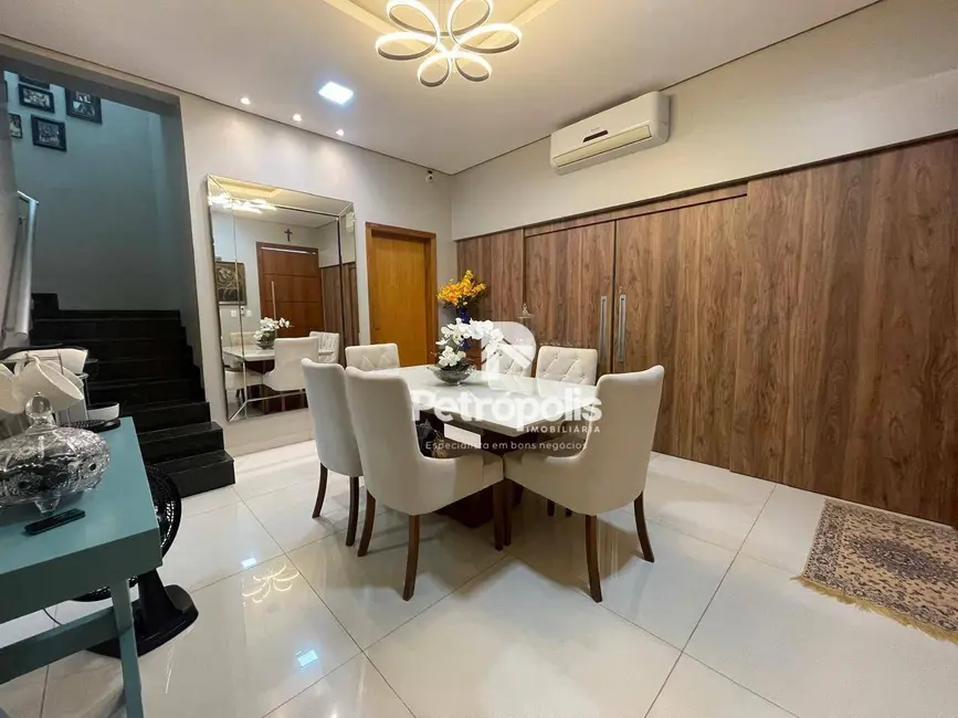 Foto 2 de Sobrado com 3 quartos à venda, 251m2 em Plano Diretor Sul, Palmas - TO