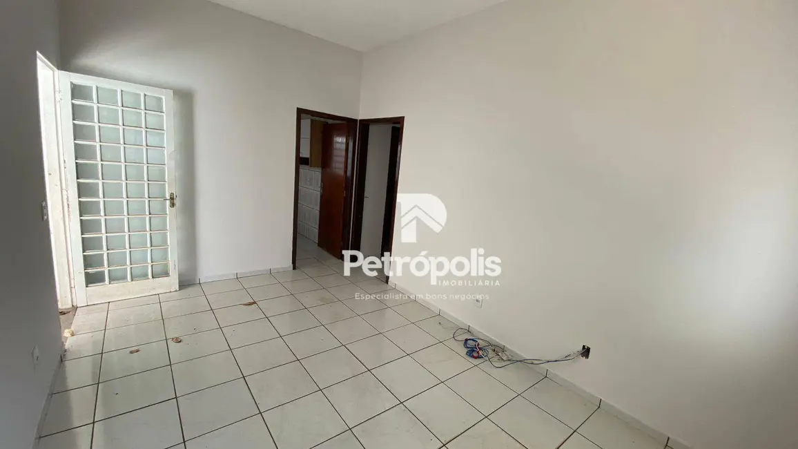 Casa com 3 quartos à venda, 210m2 em Plano Diretor Sul, Palmas - TO - imagem 3 Foto 3 de Casa com 3 quartos à venda, 210m2 em Plano Diretor Sul, Palmas - TO