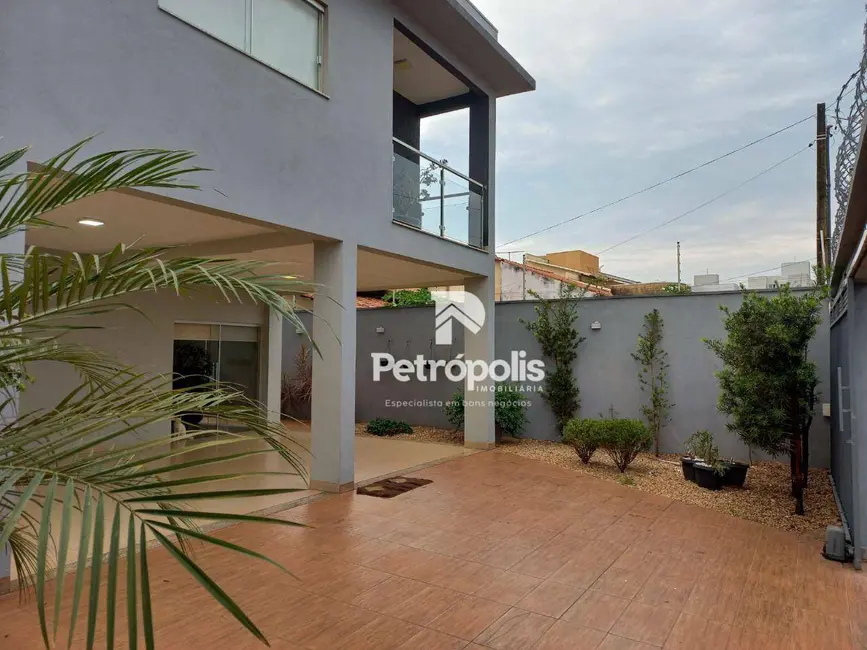 Foto 1 de Sobrado com 4 quartos à venda, 380m2 em Plano Diretor Sul, Palmas - TO
