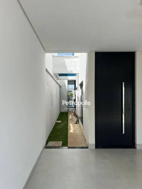 Sobrado com 3 quartos à venda, 200m2 em Plano Diretor Sul, Palmas - TO - imagem 2 Foto 2 de Sobrado com 3 quartos à venda, 200m2 em Plano Diretor Sul, Palmas - TO