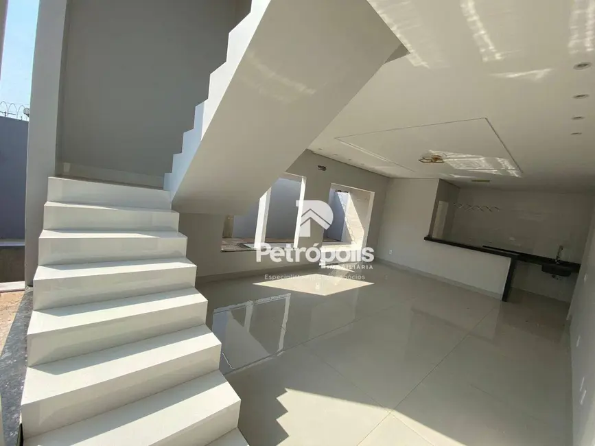 Sobrado com 4 quartos à venda, 180m2 em Plano Diretor Norte, Palmas - TO - imagem 3 Foto 3 de Sobrado com 4 quartos à venda, 180m2 em Plano Diretor Norte, Palmas - TO
