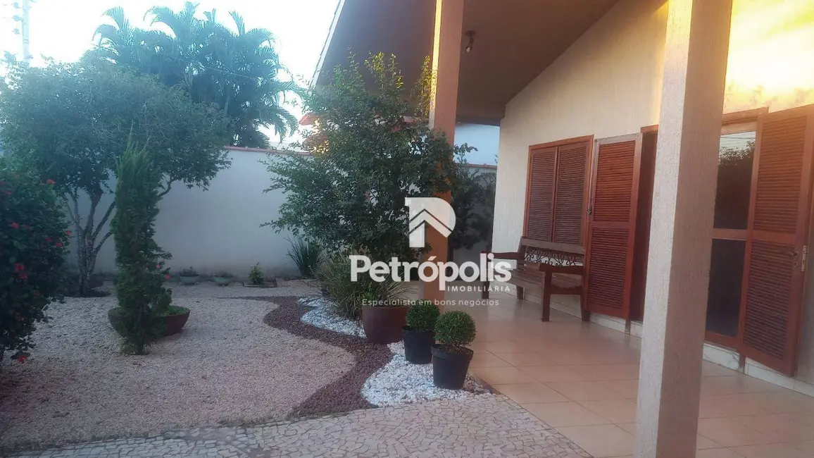 Casa com 3 quartos à venda, 360m2 em Plano Diretor Sul, Palmas - TO - imagem 3 Foto 3 de Casa com 3 quartos à venda, 360m2 em Plano Diretor Sul, Palmas - TO