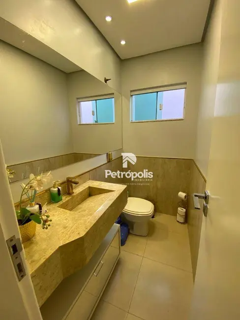 Sobrado com 3 quartos à venda, 225m2 em Plano Diretor Sul, Palmas - TO - imagem 3 Foto 3 de Sobrado com 3 quartos à venda, 225m2 em Plano Diretor Sul, Palmas - TO