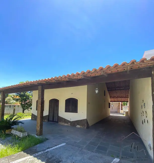 Foto 2 de Casa com 4 quartos à venda em Araruama - RJ