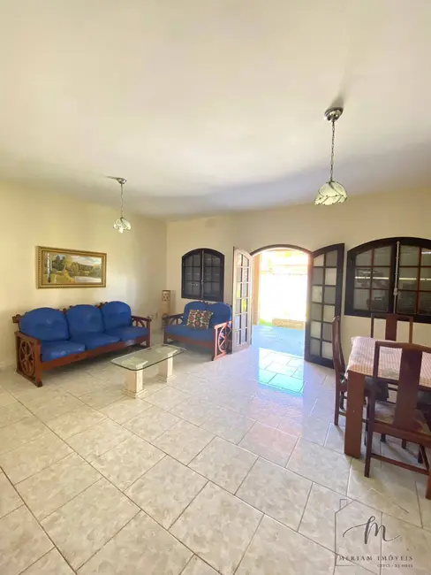 Foto 3 de Casa com 4 quartos à venda em Araruama - RJ