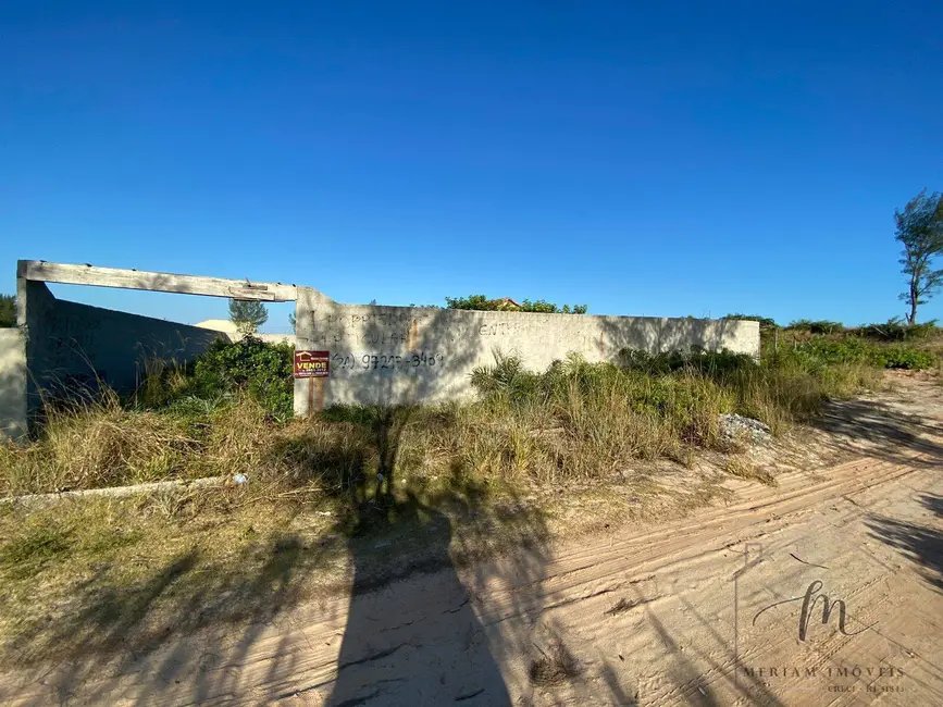 Foto 1 de Terreno / Lote à venda, 600m2 em Araruama - RJ