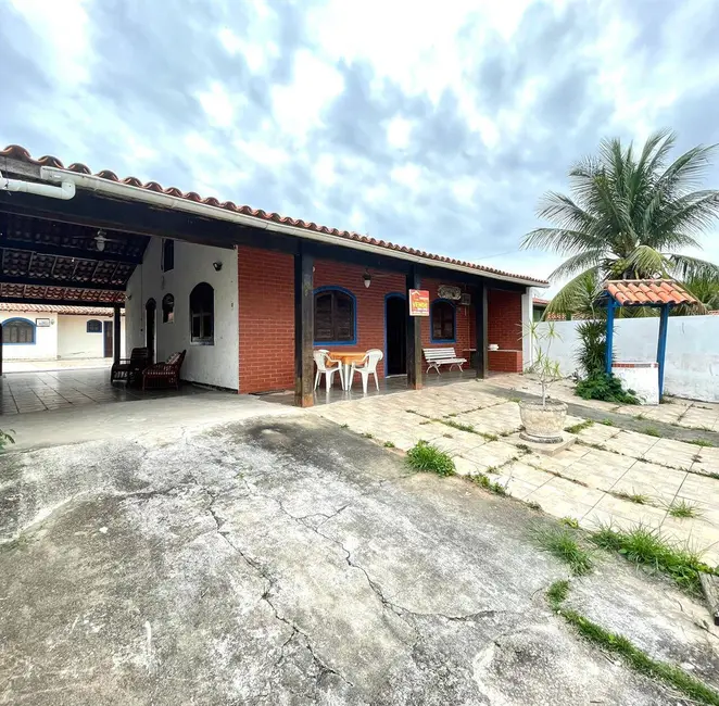 Foto 1 de Casa com 4 quartos à venda, 360m2 em Araruama - RJ