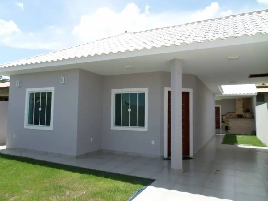Foto 1 de Casa com 3 quartos à venda, 250m2 em Araruama - RJ