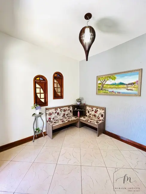 Foto 4 de Casa de Condomínio com 4 quartos à venda, 362m2 em Araruama - RJ