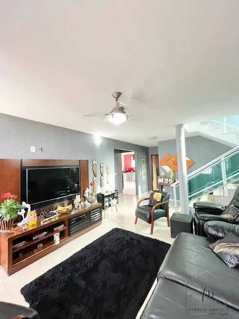 Foto 2 de Casa com 8 quartos à venda, 640m2 em Praia Seca, Araruama - RJ