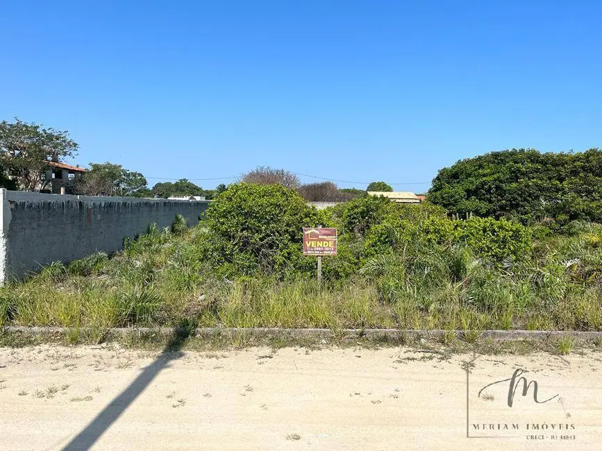 Foto 1 de Terreno / Lote à venda, 600m2 em Araruama - RJ