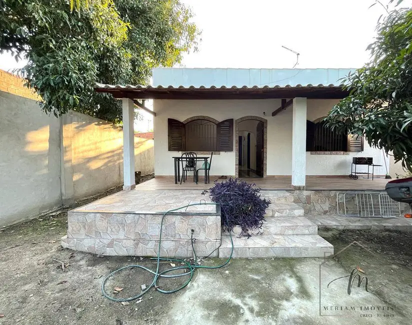 Foto 2 de Casa com 1 quarto à venda, 288m2 em Araruama - RJ