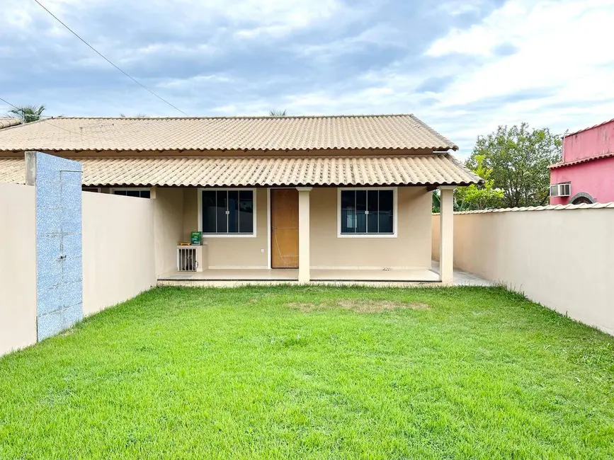 Foto 2 de Casa com 2 quartos à venda em Araruama - RJ