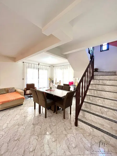 Foto 5 de Casa de Condomínio com 3 quartos à venda, 360m2 em Araruama - RJ