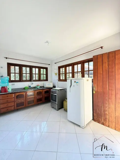 Foto 7 de Casa de Condomínio com 3 quartos à venda, 360m2 em Araruama - RJ