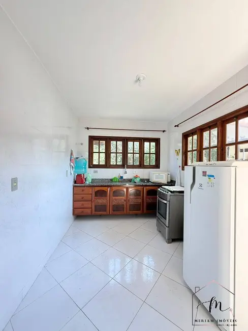 Foto 8 de Casa de Condomínio com 3 quartos à venda, 360m2 em Araruama - RJ