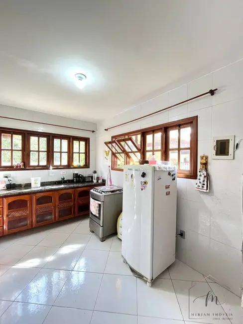 Foto 6 de Casa de Condomínio com 3 quartos à venda, 360m2 em Araruama - RJ