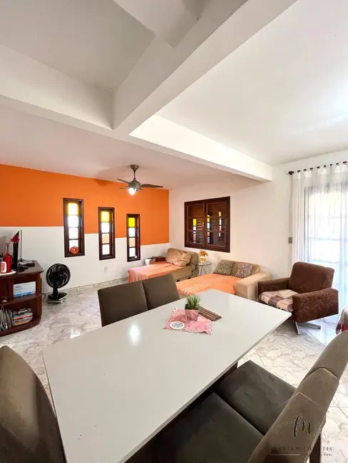 Foto 3 de Casa de Condomínio com 3 quartos à venda, 360m2 em Araruama - RJ