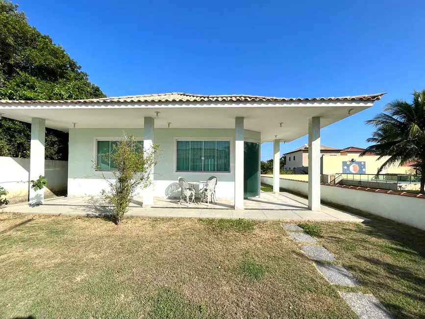 Foto 2 de Casa de Condomínio com 3 quartos à venda, 360m2 em Araruama - RJ