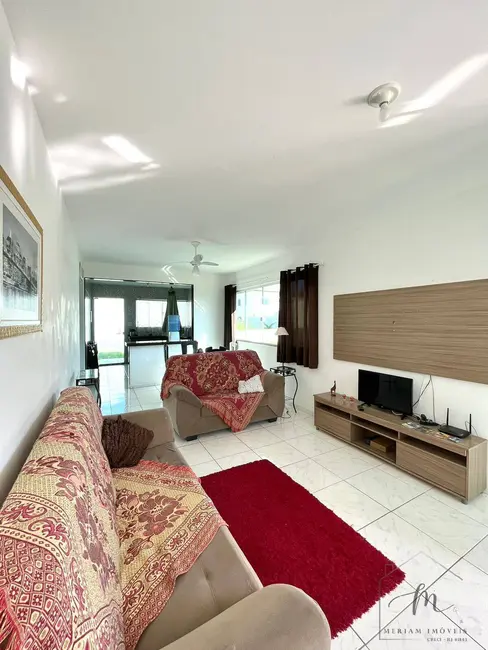 Foto 6 de Casa de Condomínio com 3 quartos à venda, 360m2 em Araruama - RJ