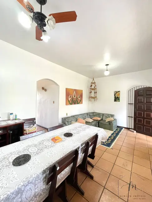 Foto 3 de Casa com 4 quartos à venda, 600m2 em Araruama - RJ