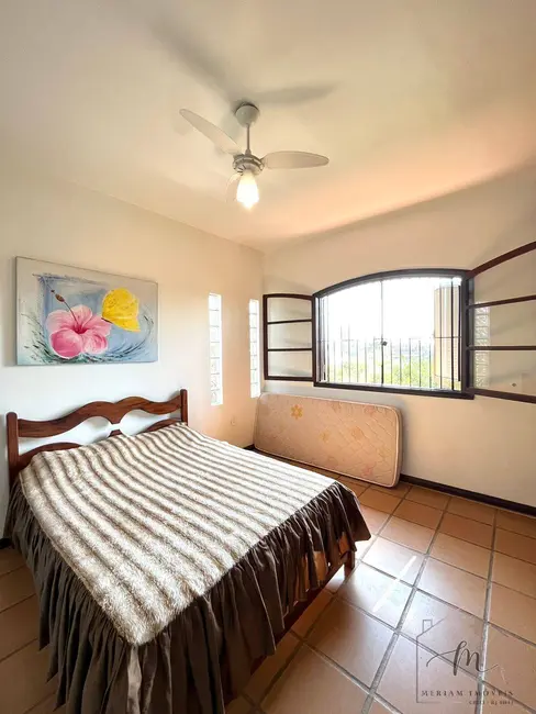 Foto 8 de Casa com 4 quartos à venda, 600m2 em Araruama - RJ