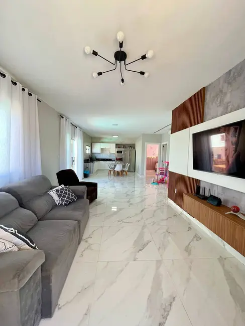 Foto 2 de Casa de Condomínio com 3 quartos à venda em Arraial Do Cabo - RJ