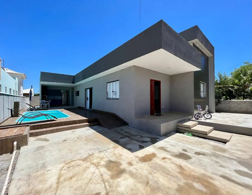 Foto 1 de Casa de Condomínio com 3 quartos à venda em Arraial Do Cabo - RJ