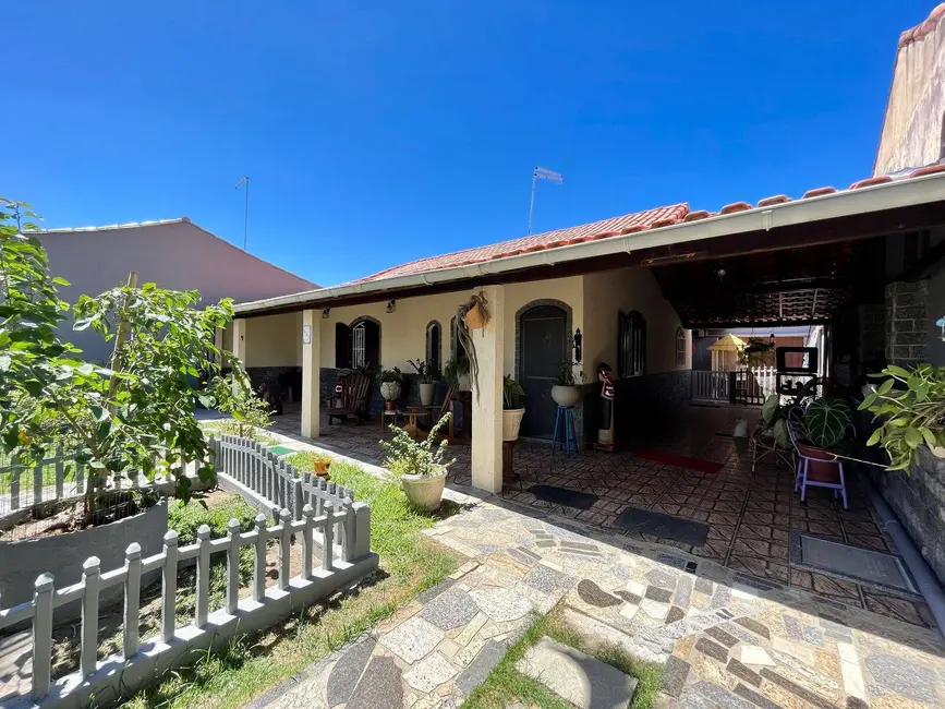 Foto 2 de Casa com 4 quartos à venda, 360m2 em Praia Seca, Araruama - RJ