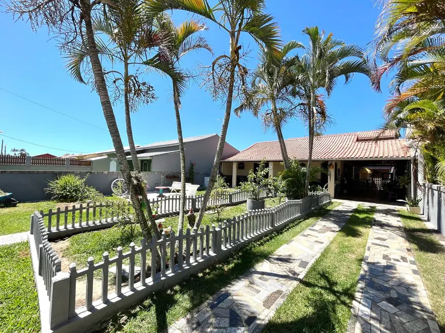 Foto 1 de Casa com 4 quartos à venda, 360m2 em Praia Seca, Araruama - RJ