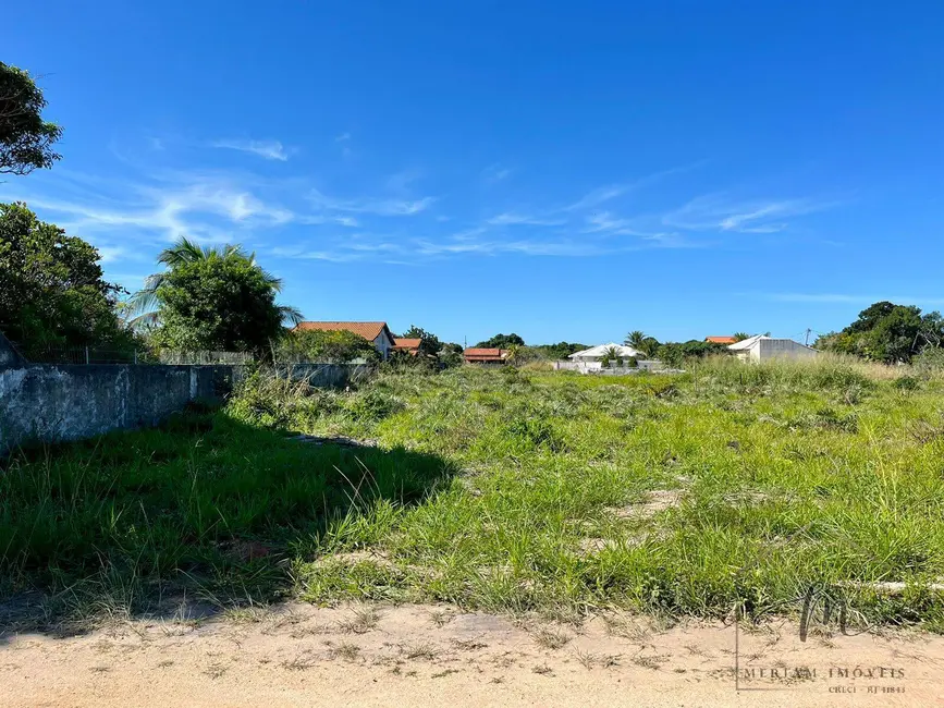 Foto 2 de Terreno / Lote à venda, 811m2 em Araruama - RJ